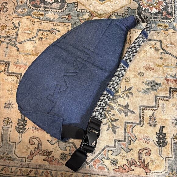 Kavu Sling Bag Comfort Backpack Outdoor Hiking Braided Strap Pineapples - Picture 6 of 13